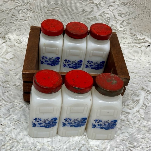 Vintage 6-pc Blue Willow Griffiths Milk Glass Shaker Set with Wooden Rack